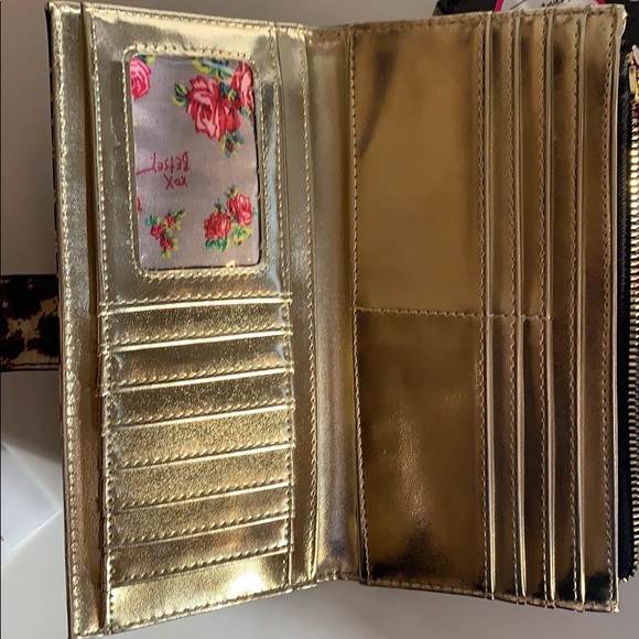 🔥FLASH SALE🔥Betsey Johnson Wallet in Leopard. - Picture 5 of 7